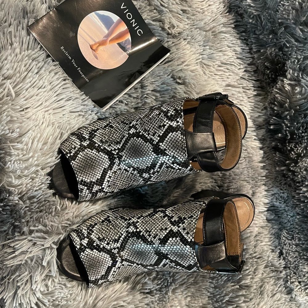 NEW IN BOX! Vionic Kaia Peep Toe Ankle Strap Leather Heel Sandals - Snakeskin - Picture 5 of 11